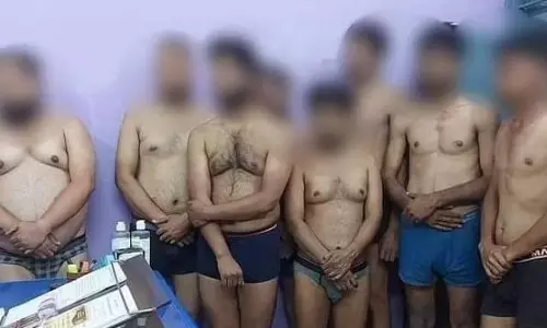 ബി.ജെ.പി എം.എൽ.എയ്‌ക്കെതിരായ പ്രതിഷേധം; മാധ്യമപ്രവർത്തകരടങ്ങുന്ന സംഘത്തെ അറസ്റ്റ് ചെയ്ത് അടിവസ്ത്രത്തില്‍ നിർത്തി പൊലീസ്