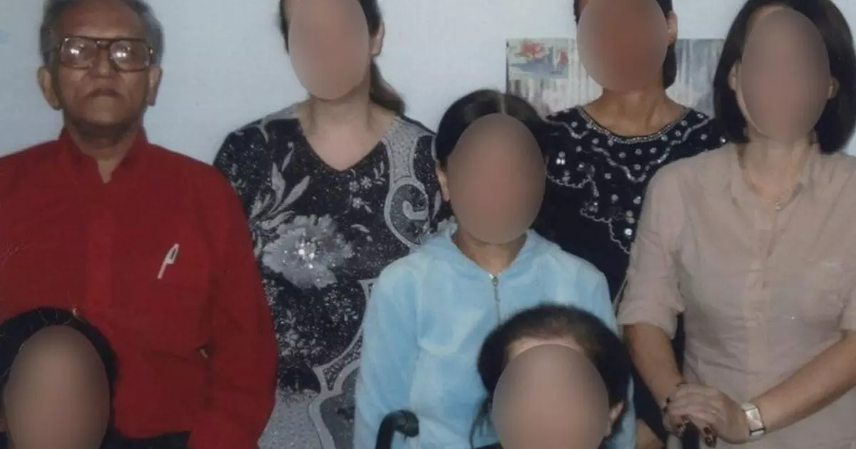 ബാല, മകളടക്കമുള്ള കൾട്ടിലെ അനുയായികൾക്കൊപ്പം ബാല, മകളടക്കമുള്ള കൾട്ടിലെ അനുയായികൾക്കൊപ്പം