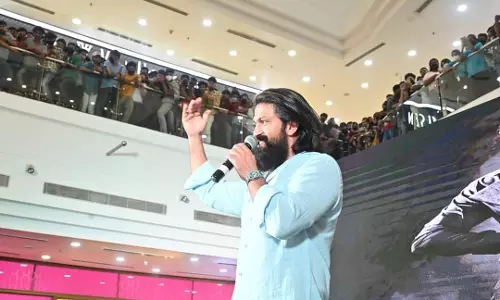 ഒടുവില്‍ റോക്കി ഭായിയുടെ വകയും ചാമ്പിക്കോ; ആരാധകരെ ഇളക്കിമറിച്ച് യഷ് കൊച്ചിയില്‍