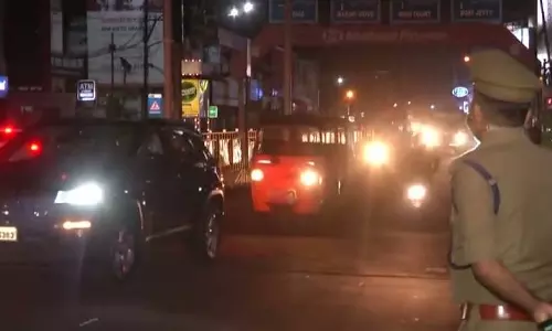 മദ്യപിച്ച് വാഹനമോടിക്കുന്നവർക്ക് പിടി വീഴും; സംസ്ഥാനത്ത് രാത്രികാല വാഹന പരിശോധന പുനരാരംഭിക്കുന്നു മദ്യപിച്ച് വാഹനമോടിക്കുന്നവർക്ക് പിടി വീഴും; സംസ്ഥാനത്ത് രാത്രികാല വാഹന പരിശോധന പുനരാരംഭിക്കുന്നു