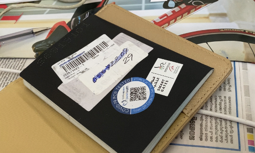 സ്റ്റിക്കർ പതിച്ച് പാസ്പോർട്ട് വികൃതമാക്കുന്നു: ഇന്ത്യൻ പാസ്പോർട്ട് പരസ്യപലകയാക്കരുതെന്ന് മുന്നറിയിപ്പ് സ്റ്റിക്കർ പതിച്ച് പാസ്പോർട്ട് വികൃതമാക്കുന്നു: ഇന്ത്യൻ പാസ്പോർട്ട് പരസ്യപലകയാക്കരുതെന്ന് മുന്നറിയിപ്പ്