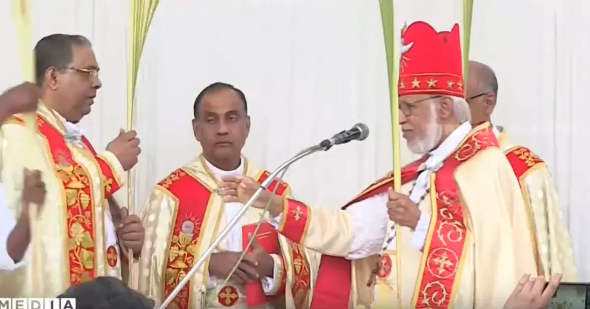 ഓശാന പ്രാർത്ഥനക്ക് കർദിനാൾ ജോർജ് ആലഞ്ചേരി നേതൃത്വം നൽകി; ആന്റണി കരിയിൽ വിട്ടുനിന്നു