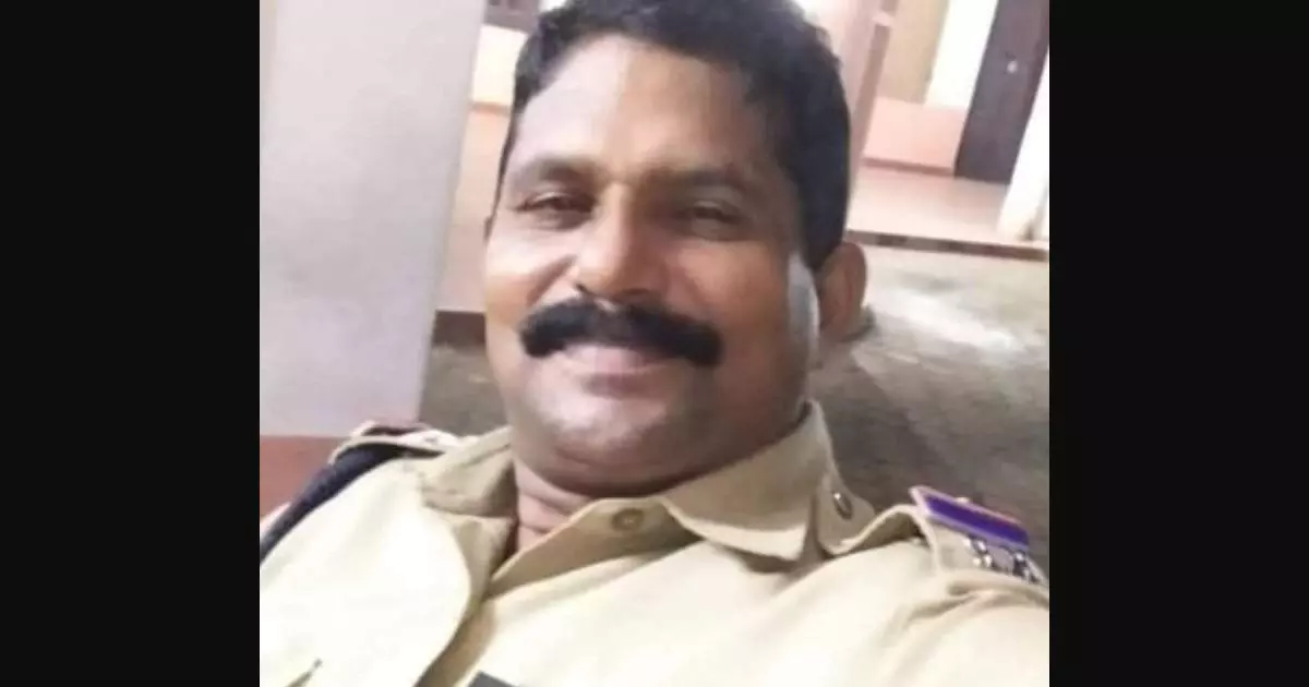 കുഴിയിൽ ചാടി നിയന്ത്രണം നഷ്ടമായ ബൈക്ക് കനാലിൽ വീണു; എസ്.ഐ മരിച്ചു