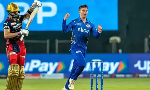 ഞങ്ങളുടെ അടുത്തുണ്ട്, നല്ല അമ്പയർമാർ: ബി.സി.സി.ഐയെ കളിയാക്കി ഐസ്ലാൻഡ് ക്രിക്കറ്റ് ഞങ്ങളുടെ അടുത്തുണ്ട്, നല്ല അമ്പയർമാർ: ബി.സി.സി.ഐയെ കളിയാക്കി ഐസ്ലാൻഡ് ക്രിക്കറ്റ്