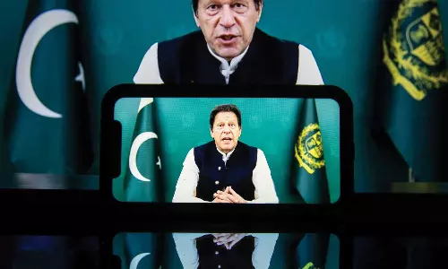 പാകിസ്താൻ: അവസാന ചിരി ആരുടേതാകും? പാകിസ്താൻ: അവസാന ചിരി ആരുടേതാകും?