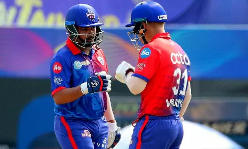 അടിച്ചുകളിച്ച് പൃഥ്വി ഷായും ഡേവിഡ് വാർണറും: ഡൽഹിക്ക് മികച്ച സ്‌കോർ