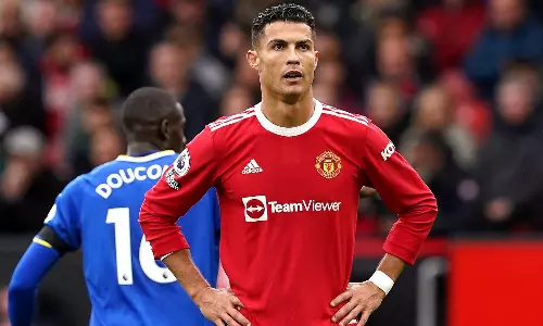 എവർട്ടൻ ആരാധകന്റെ ഫോൺ എറിഞ്ഞ് പൊട്ടിച്ച സംഭവത്തിൽ ക്ഷമ ചോദിച്ച് ക്രിസ്റ്റ്യാനോ റൊണാൾഡോ