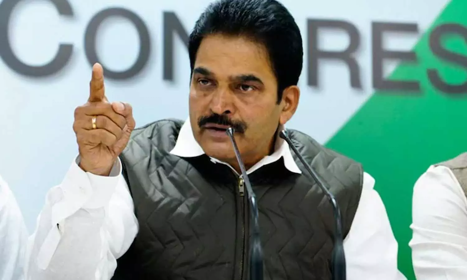 കേരളത്തിൽ ബിജെപിയും - സിപിഐഎം തമ്മിലാണ് കൂട്ടുകെട്ട്: കെ സി വേണുഗോപാൽ കേരളത്തിൽ ബിജെപിയും - സിപിഐഎം തമ്മിലാണ് കൂട്ടുകെട്ട്: കെ സി വേണുഗോപാൽ