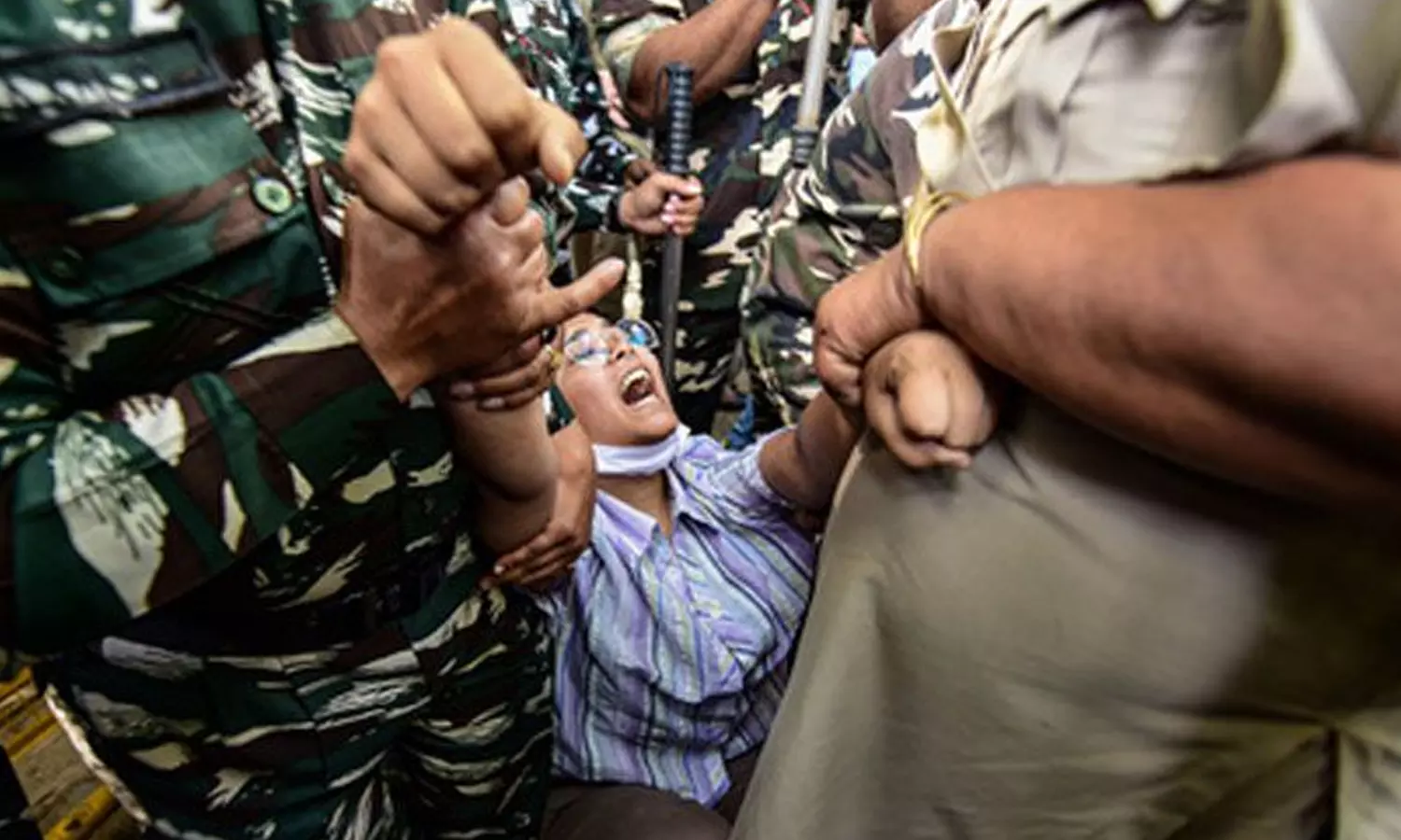 എബിവിപി ആക്രമണം; ജെഎൻയുവിൽ ശക്തമായ പ്രതിഷേധം എബിവിപി ആക്രമണം; ജെഎൻയുവിൽ ശക്തമായ പ്രതിഷേധം