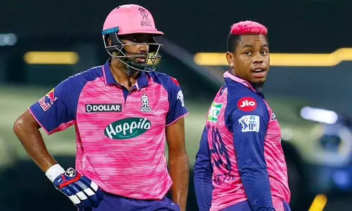 ബാറ്റിങിനിടെ അശ്വിൻ പവലിയനിലേക്ക്: അന്തം വിട്ട് ഹെറ്റ്മയർ, അതൊരു തന്ത്രം