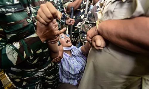 എബിവിപി ആക്രമണം; ജെഎൻയുവിൽ ശക്തമായ പ്രതിഷേധം എബിവിപി ആക്രമണം; ജെഎൻയുവിൽ ശക്തമായ പ്രതിഷേധം