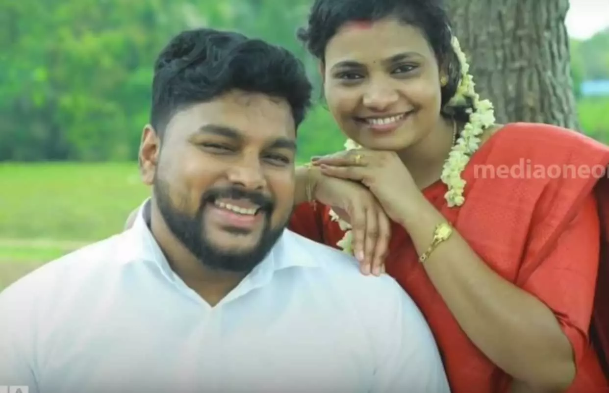 സിപിഎം പ്രാദേശിക നേതാവിന്റെ മിശ്രവിവാഹത്തിനെതിരെ ക്രിസ്ത്യൻ പുരോഹിതരും സംഘടനകളും രംഗത്ത് സിപിഎം പ്രാദേശിക നേതാവിന്റെ മിശ്രവിവാഹത്തിനെതിരെ ക്രിസ്ത്യൻ പുരോഹിതരും സംഘടനകളും രംഗത്ത്