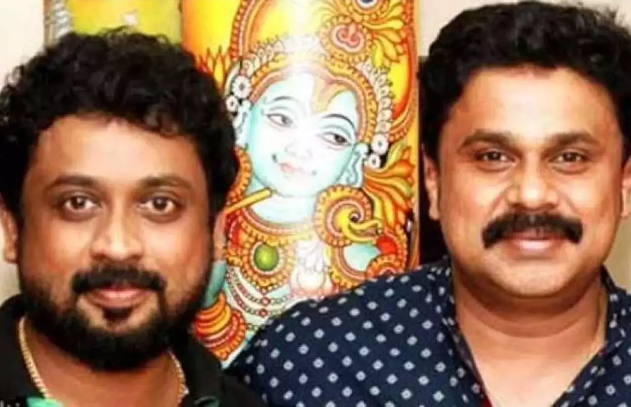 നടിയെ ആക്രമിച്ച കേസ്: ദിലീപിന്റെ സഹോദരന്റെയും സഹോദരീ ഭർത്താവിന്റെയും വീടിന് മുന്നിൽ നോട്ടീസ് പതിച്ചു നടിയെ ആക്രമിച്ച കേസ്: ദിലീപിന്റെ സഹോദരന്റെയും സഹോദരീ ഭർത്താവിന്റെയും വീടിന് മുന്നിൽ നോട്ടീസ് പതിച്ചു