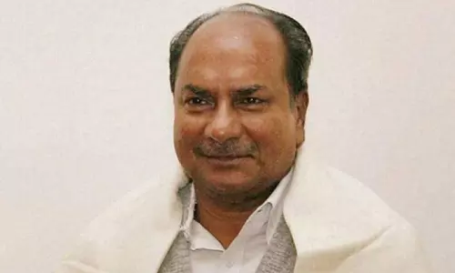 കെ വി തോമസിനെതിരായ നടപടി നീട്ടാന്‍ കാരണം എ കെ ആന്‍റണിയുടെ ഇടപെടൽ