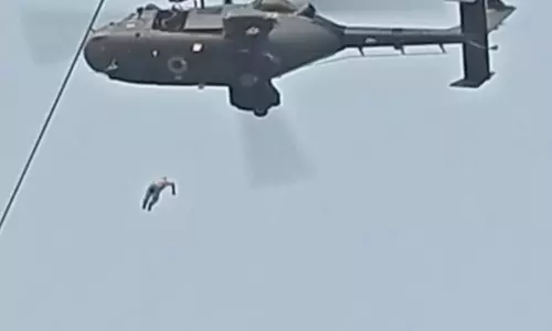 ഹെലികോപ്ടറിലേക്ക് കയറുന്നതിനിടെ കൈവിട്ട് താഴേക്ക്; ജാർഖണ്ഡിലെ കേബിൾ കാർ അപകടത്തിൽ മരണം മൂന്നായി