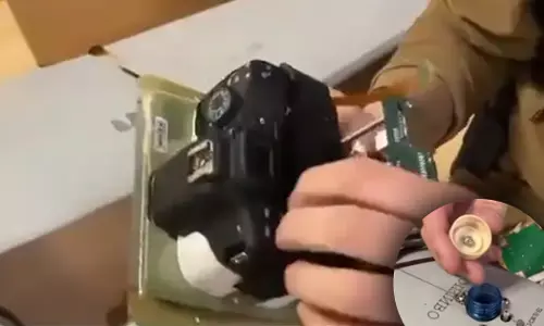 റഷ്യൻ ഡ്രോണിന്റെ കണ്ണ് ഡിഎസ്എൽആർ ക്യാമറ, ഇന്ധനടാങ്കിന് കുപ്പിയുടെ മൂടി; പരിഹാസവുമായി യുക്രൈൻ സൈനികൻ