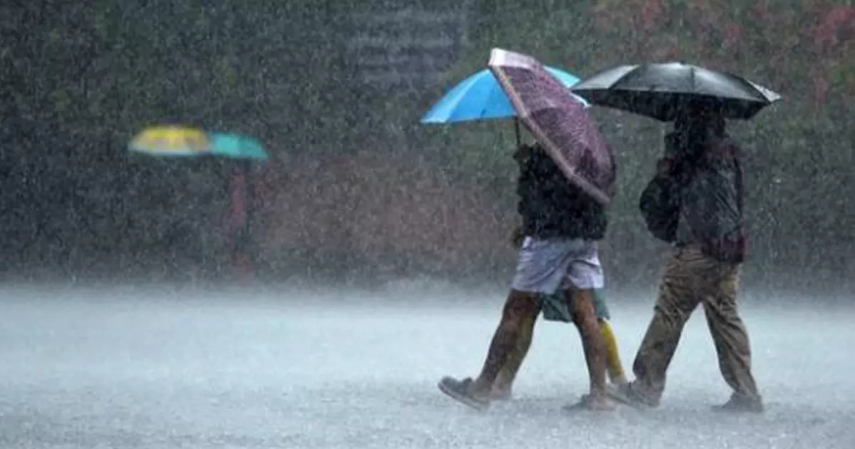 മഴ ഇന്നും തുടരും; തിരുവനന്തപുരം മുതൽ ഇടുക്കിവരെ യെല്ലോ അലർട്ട് മഴ ഇന്നും തുടരും; തിരുവനന്തപുരം മുതൽ ഇടുക്കിവരെ യെല്ലോ അലർട്ട്