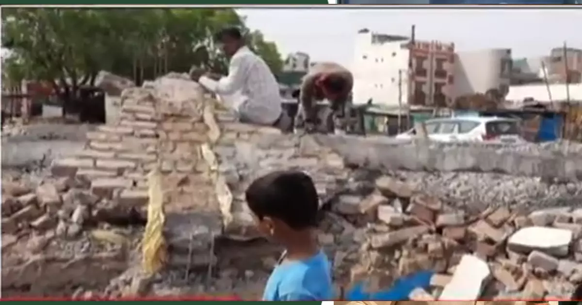 രാമ നവമി സംഘർഷം; കയ്യേറ്റമാരോപിച്ച് മധ്യപ്രദേശ് സർക്കാർ പൊളിച്ച വീടുകളിൽ നിയമ പ്രകാരം നിർമിച്ചവയും രാമ നവമി സംഘർഷം; കയ്യേറ്റമാരോപിച്ച് മധ്യപ്രദേശ് സർക്കാർ പൊളിച്ച വീടുകളിൽ നിയമ പ്രകാരം നിർമിച്ചവയും