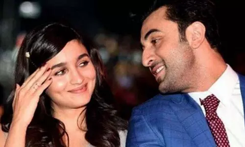 ആലിയ-രണ്‍ബീര്‍ വിവാഹം നാളെ; മെഹന്ദി ചടങ്ങുകള്‍ പകര്‍ത്താതിരിക്കാന്‍ ജീവനക്കാരുടെ ഫോണുകളില്‍ സ്റ്റിക്കര്‍ ഒട്ടിച്ചു, വീഡിയോ