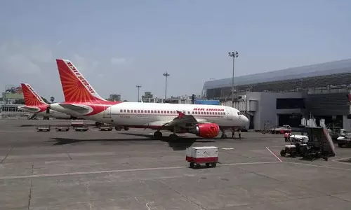 ടേക്ക് ഓഫിനു മുൻപ് എയർ ഇന്ത്യ വിമാനം ടോ ട്രാക്ടറുമായി ഇടിച്ചു;  അന്വേഷണത്തിനുത്തരവിട്ട് ഡിജിസിഎ