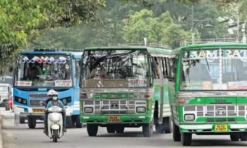 പുതുക്കിയ ബസ്, ഓട്ടോ, ടാക്സി നിരക്ക് മെയ് ഒന്നുമുതൽ പ്രാബല്യത്തിൽ വരുമെന്ന് ഗതാഗത മന്ത്രി