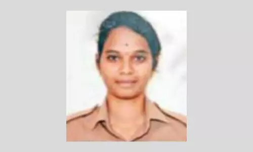 അർധരാത്രി വാഹനാപകടം: ഗർഭിണിയായ പൊലീസ് ഉദ്യോഗസ്ഥ മരിച്ചു അർധരാത്രി വാഹനാപകടം: ഗർഭിണിയായ പൊലീസ് ഉദ്യോഗസ്ഥ മരിച്ചു