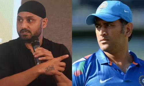 ധോണി ഒറ്റക്കാണോ ലോകകപ്പ് നേടിയത്? ബാക്കിയുള്ളവരെന്താ ലസി കുടിക്കാന്‍ പോയിരിക്കുകയായിരുന്നോ?! - ഹര്‍ഭജന്‍ സിങ്