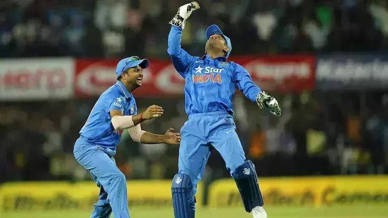 രവി ഭായ് അത് പറഞ്ഞതും റെയ്ന പൊട്ടിക്കരഞ്ഞു; ഡ്രസ്സിങ് റൂം അനുഭവം ഓര്ത്തെടുത്ത് അക്സര് പട്ടേല് രവി ഭായ് അത് പറഞ്ഞതും റെയ്ന പൊട്ടിക്കരഞ്ഞു; ഡ്രസ്സിങ് റൂം അനുഭവം ഓര്ത്തെടുത്ത് അക്സര് പട്ടേല്