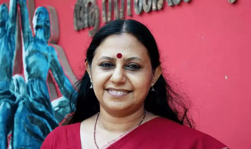 രണ്ടുലക്ഷത്തിന് മുകളിൽ ശമ്പളം,കാർ,പരിചാരകർ; ടി.എൻ.സീമക്ക് പ്രിൻസിപ്പൽ സെക്രട്ടറി പദവി രണ്ടുലക്ഷത്തിന് മുകളിൽ ശമ്പളം,കാർ,പരിചാരകർ; ടി.എൻ.സീമക്ക് പ്രിൻസിപ്പൽ സെക്രട്ടറി പദവി