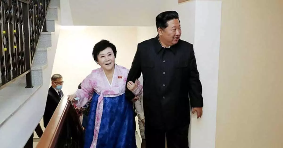 ഉത്തര കൊറിയയുടെ സുപ്രധാന വാർത്താവതാരകക്ക് ലക്ഷറി അപ്പാർട്ട്മെൻറ് നൽകി കിം ജോങ് ഉൻ ഉത്തര കൊറിയയുടെ സുപ്രധാന വാർത്താവതാരകക്ക് ലക്ഷറി അപ്പാർട്ട്മെൻറ് നൽകി കിം ജോങ് ഉൻ