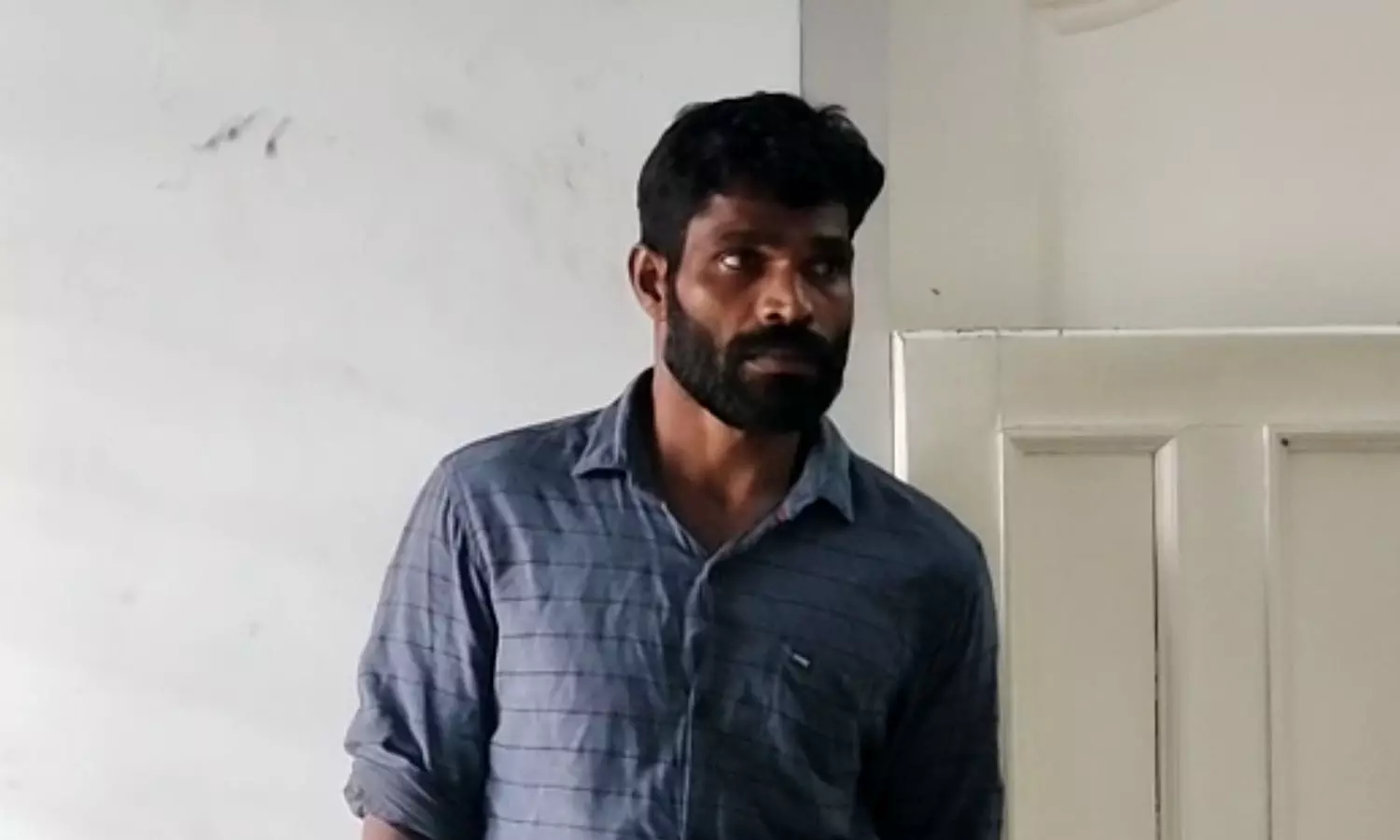 വീട്ടിൽ വെള്ളം ചോദിച്ചെത്തി പതിനാലുകാരിയെ പീഡിപ്പിച്ചു; പ്രതി അറസ്റ്റിൽ വീട്ടിൽ വെള്ളം ചോദിച്ചെത്തി പതിനാലുകാരിയെ പീഡിപ്പിച്ചു; പ്രതി അറസ്റ്റിൽ