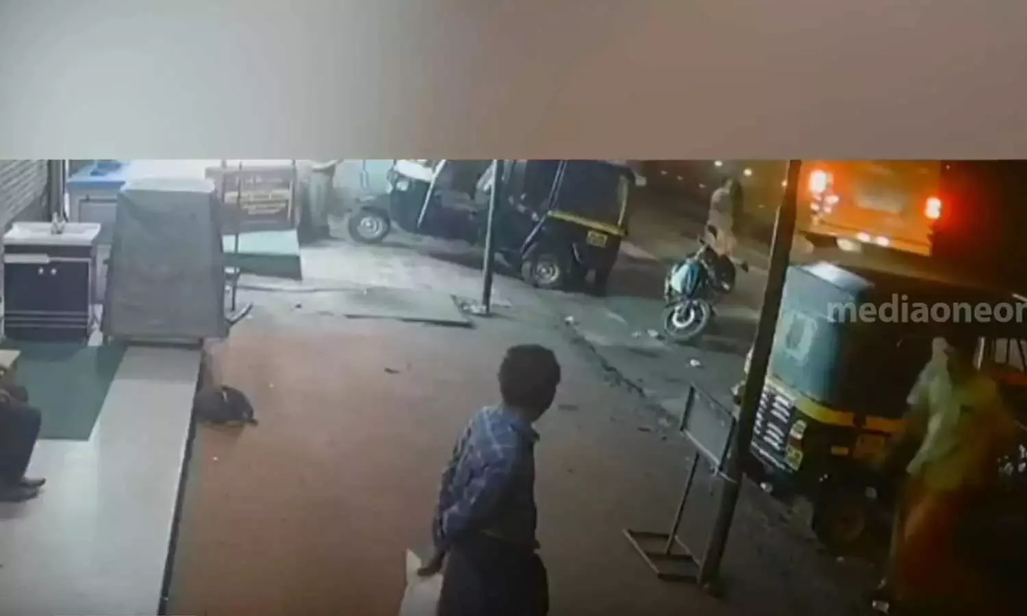 കുന്നംകുളം അപകടം; കെ സ്വിഫ്റ്റ് ബസ് കസ്റ്റഡിയിലെടുത്തു കുന്നംകുളം അപകടം; കെ സ്വിഫ്റ്റ് ബസ് കസ്റ്റഡിയിലെടുത്തു