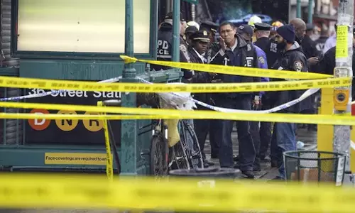 ന്യൂയോര്ക്ക് സബ്വേയിലെ വെടിവെപ്പ്: 62കാരന് അറസ്റ്റില് ന്യൂയോര്ക്ക് സബ്വേയിലെ വെടിവെപ്പ്: 62കാരന് അറസ്റ്റില്