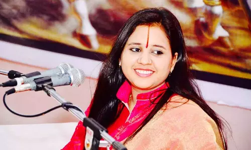 ഒരു ലക്ഷത്തിന് മൊബൈൽ വാങ്ങാമെങ്കിൽ ആയിരം രൂപയ്ക്ക് വാളും വാങ്ങിക്കാം; പ്രകോപന പ്രസംഗവുമായി വിഎച്ച്പി വനിതാ നേതാവ്