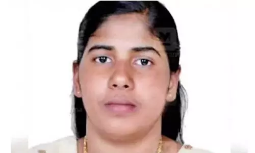 കൊല്ലപ്പെട്ട യമൻ പൗരന്റെ കുടുംബത്തെ കാണാൻ അനുമതി തേടി നിമിഷപ്രിയയുടെ അമ്മയും മകളും കൊല്ലപ്പെട്ട യമൻ പൗരന്റെ കുടുംബത്തെ കാണാൻ അനുമതി തേടി നിമിഷപ്രിയയുടെ അമ്മയും മകളും