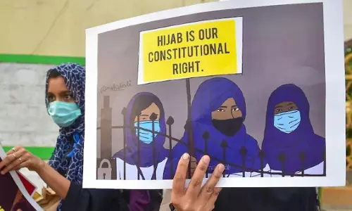 നിങ്ങൾക്ക് ഇനിയും അവസരമുണ്ട്, ഞങ്ങളുടെ ഭാവി തകർക്കരുത്;  കർണാടക മുഖ്യമന്ത്രിയോട് വിദ്യാർഥിനി