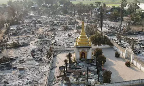 ഭരണകൂടത്തിനെതിരെ പ്രതിഷേധം; റോഹിങ്ക്യകൾക്കെതിരെ പ്രയോഗിച്ച തീവെപ്പുമായി ബുദ്ധിസ്റ്റ് ഭൂരിപക്ഷ പ്രദേശത്തും മ്യാൻമർ സൈനിക വിളയാട്ടം
