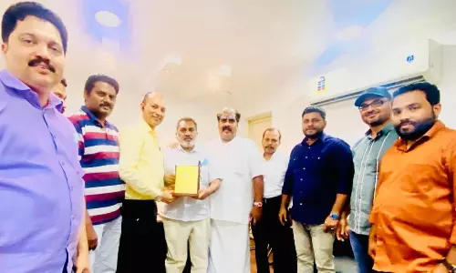 സാമൂഹ്യ പ്രവര്ത്തകന് ഇ.എം കബീറിന് യാത്രയയപ്പ് നല്കി സാമൂഹ്യ പ്രവര്ത്തകന് ഇ.എം കബീറിന് യാത്രയയപ്പ് നല്കി