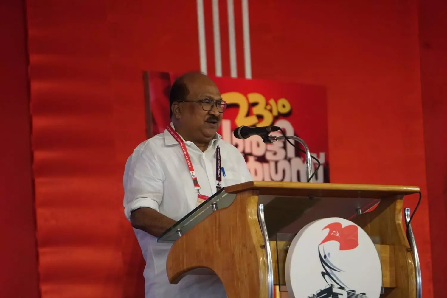 സുധാകരന് വേണ്ടി പ്രാര്ഥിച്ചും തോമസിനൊപ്പം നിന്നും കോണ്ഗ്രസ് അച്ചടക്ക സമിതി സുധാകരന് വേണ്ടി പ്രാര്ഥിച്ചും തോമസിനൊപ്പം നിന്നും കോണ്ഗ്രസ് അച്ചടക്ക സമിതി