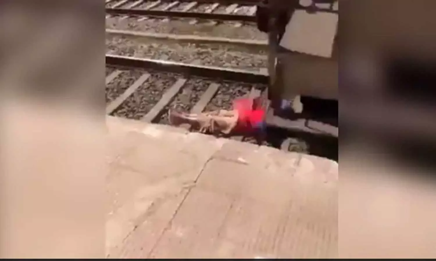 ശരീരത്തിന് മുകളിലൂടെ പാഞ്ഞ് ഗുഡ്‌സ് ട്രെയിൻ; ട്രാക്കിൽ കിടന്ന് കൂളായി മൊബൈലിൽ സംസാരിച്ച് യുവതി