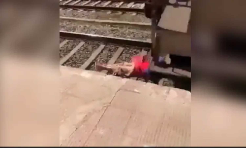 ശരീരത്തിന് മുകളിലൂടെ പാഞ്ഞ് ഗുഡ്‌സ് ട്രെയിൻ; ട്രാക്കിൽ കിടന്ന് കൂളായി മൊബൈലിൽ സംസാരിച്ച് യുവതി