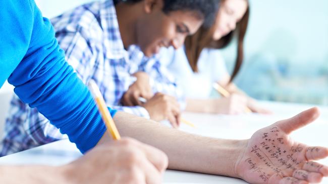 കോപ്പിയടി പിടിച്ചാലും ഇറക്കി വിടരുത്; നിര്‍ദേശവുമായി പരീക്ഷാ പരിഷ്കരണ സമിതി