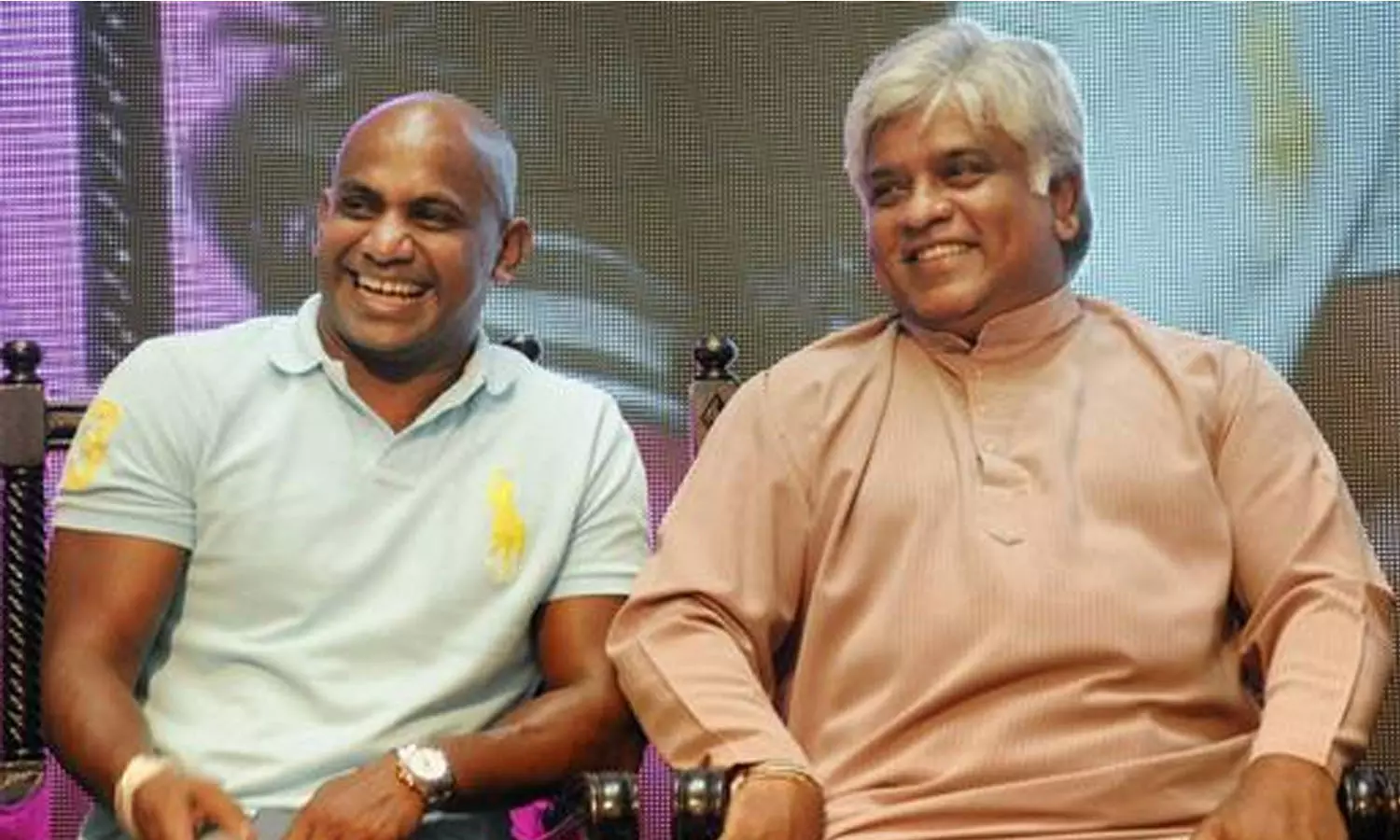 പ്രസിഡന്റ് സ്ഥാനമൊഴിയണം; ശ്രീലങ്കൻ സർക്കാരിനെതിരെ തെരുവിലിറങ്ങി പ്രതിഷേധിച്ച് മുൻ ക്രിക്കറ്റ് താരങ്ങൾ പ്രസിഡന്റ് സ്ഥാനമൊഴിയണം; ശ്രീലങ്കൻ സർക്കാരിനെതിരെ തെരുവിലിറങ്ങി പ്രതിഷേധിച്ച് മുൻ ക്രിക്കറ്റ് താരങ്ങൾ