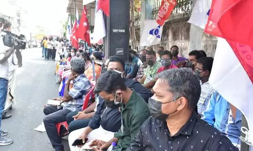 കെ.എസ്.ഇ.ബി സമരത്തിൽ വെട്ടിലായി സി.ഐ.ടി.യു കെ.എസ്.ഇ.ബി സമരത്തിൽ വെട്ടിലായി സി.ഐ.ടി.യു