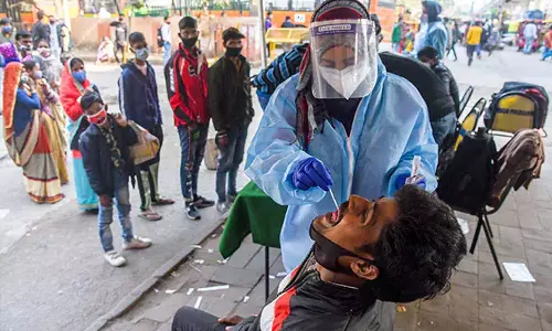 ഡൽഹിയിൽ കോവിഡ് കേസുകൾ ഉയരുന്നു; നിയന്ത്രണങ്ങൾ കർശനമാക്കാൻ ആലോചന