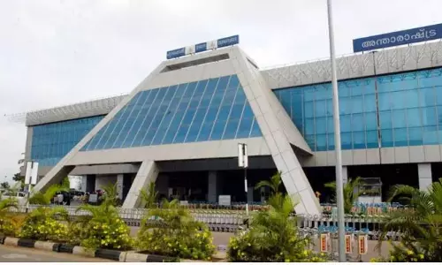 കരിപ്പൂരിൽ സ്വർണക്കടത്ത് സംഘം പിടിയിൽ; വിമാനത്താവളത്തിന് പുറത്ത് നിന്ന് കണ്ടെടുത്തത് 2.675 കിലോ ഗ്രാം സ്വർണം