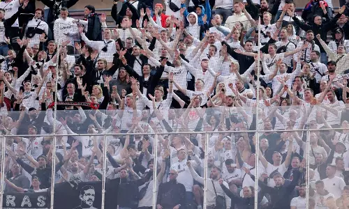 എതിർടീം ആരാധകർ ക്യാംപ്‌നൗ കയ്യേറി; ടിക്കറ്റ് പോളിസി മാറ്റാൻ ബാഴ്‌സലോണ