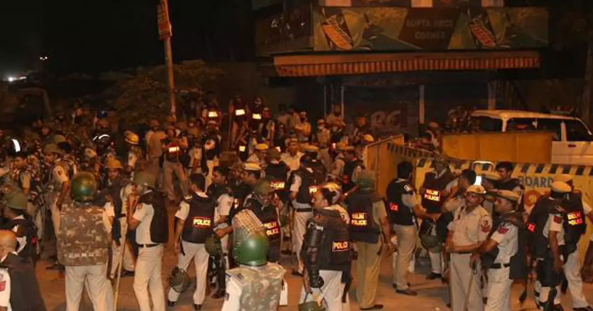 ഹനുമാൻ ജയന്തി ദിനത്തിലും ഡൽഹിയിൽ സംഘർഷം;കല്ലേറിൽ നിരവധിപേർക്ക് പരിക്ക്