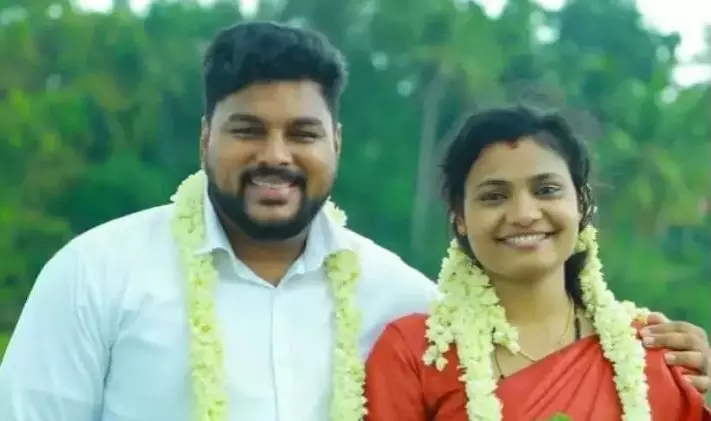 കോടഞ്ചേരിയിലെ വിവാഹം; ജോയ്സ്നയെ 19 ന് ഹാജരാക്കാൻ ഹൈക്കോടതി നിർദേശം കോടഞ്ചേരിയിലെ വിവാഹം; ജോയ്സ്നയെ 19 ന് ഹാജരാക്കാൻ ഹൈക്കോടതി നിർദേശം