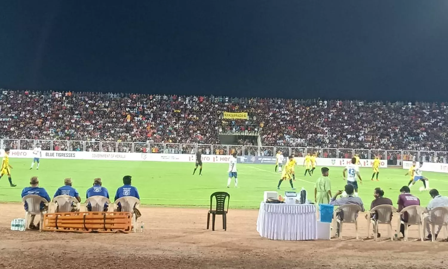 മാഡ്രിഡല്ല, മാഞ്ചസ്റ്ററല്ല; കാണികളെ കൊണ്ട് നിറഞ്ഞ് മഞ്ചേരി മാഡ്രിഡല്ല, മാഞ്ചസ്റ്ററല്ല; കാണികളെ കൊണ്ട് നിറഞ്ഞ് മഞ്ചേരി